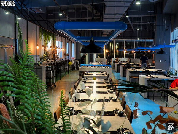 宇良食鍋物 ( 國安店 )： 宇良食健康鍋物，舒爽工業風環境吃鍋物，夏日限定新鍋底，剝皮辣椒、肉骨茶、肉桂紅酒挑戰味蕾！