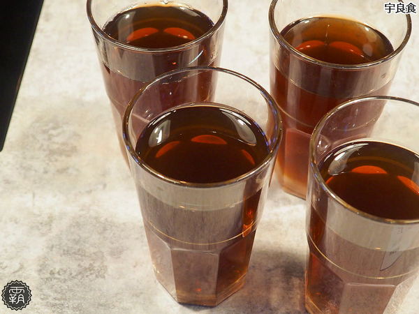 宇良食鍋物 ( 國安店 )： 宇良食健康鍋物，舒爽工業風環境吃鍋物，夏日限定新鍋底，剝皮辣椒、肉骨茶、肉桂紅酒挑戰味蕾！