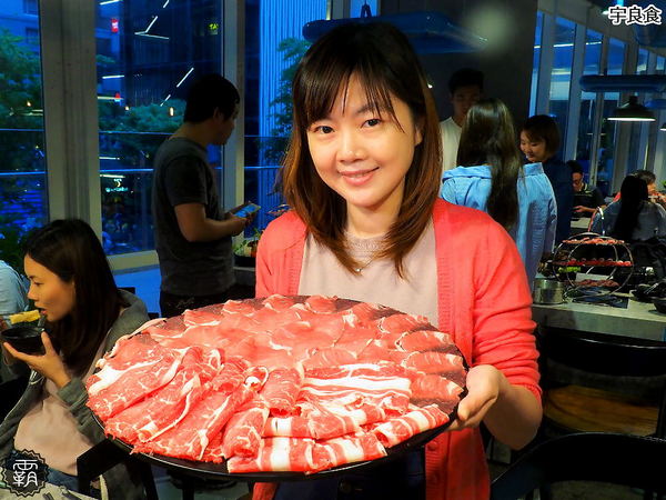 宇良食鍋物 ( 國安店 )： 宇良食健康鍋物，舒爽工業風環境吃鍋物，夏日限定新鍋底，剝皮辣椒、肉骨茶、肉桂紅酒挑戰味蕾！