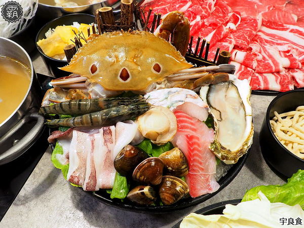宇良食鍋物 ( 國安店 )： 宇良食健康鍋物，舒爽工業風環境吃鍋物，夏日限定新鍋底，剝皮辣椒、肉骨茶、肉桂紅酒挑戰味蕾！