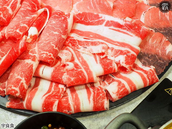 宇良食鍋物 ( 國安店 )： 宇良食健康鍋物，舒爽工業風環境吃鍋物，夏日限定新鍋底，剝皮辣椒、肉骨茶、肉桂紅酒挑戰味蕾！