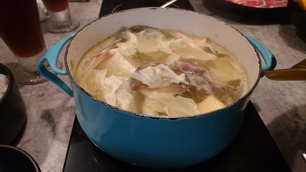 宇良食鍋物 ( 國安店 ):台中西屯區~宇良食健康鍋物~鑄鐵火鍋新吃法~冬天揪是要吃鍋~