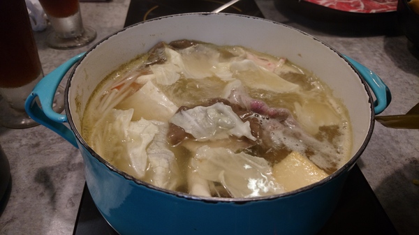 宇良食鍋物 ( 國安店 ):台中西屯區~宇良食健康鍋物~鑄鐵火鍋新吃法~冬天揪是要吃鍋~