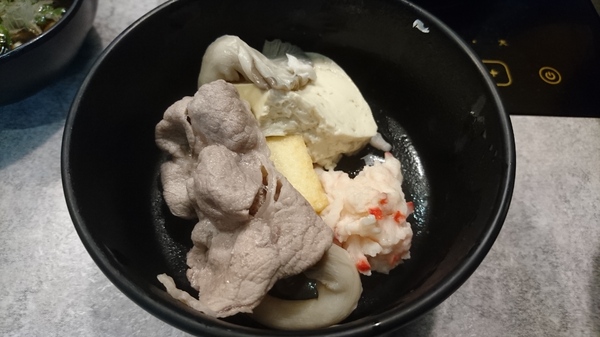 宇良食鍋物 ( 國安店 ):台中西屯區~宇良食健康鍋物~鑄鐵火鍋新吃法~冬天揪是要吃鍋~