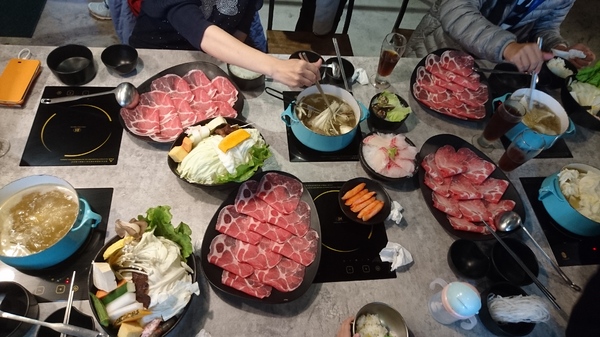 宇良食鍋物 ( 國安店 ):台中西屯區~宇良食健康鍋物~鑄鐵火鍋新吃法~冬天揪是要吃鍋~