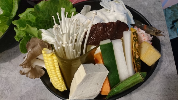 宇良食鍋物 ( 國安店 ):台中西屯區~宇良食健康鍋物~鑄鐵火鍋新吃法~冬天揪是要吃鍋~