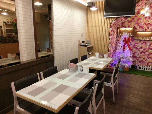 Love73House:Love73House-精誠路上新開幕的早午餐店 有美麗的店長替我們服務 餐點簡單份量很夠單價又低 還有超美味的乳酪蛋糕必吃 喜歡拍照的人也有一個小天地