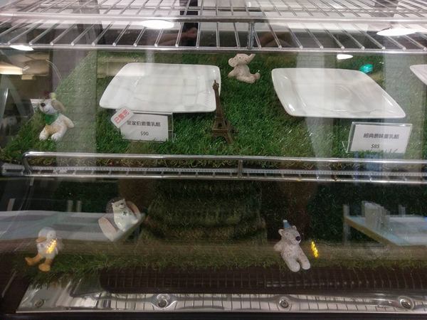 Love73House:Love73House-精誠路上新開幕的早午餐店 有美麗的店長替我們服務 餐點簡單份量很夠單價又低 還有超美味的乳酪蛋糕必吃 喜歡拍照的人也有一個小天地