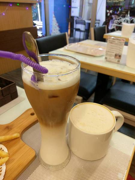 Love73House:Love73House-精誠路上新開幕的早午餐店 有美麗的店長替我們服務 餐點簡單份量很夠單價又低 還有超美味的乳酪蛋糕必吃 喜歡拍照的人也有一個小天地