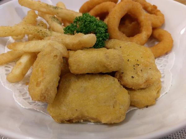 Love73House：Love73House-精誠路上新開幕的早午餐店  有美麗的店長替我們服務  餐點簡單份量很夠單價又低  還有超美味的乳酪蛋糕必吃  喜歡拍照的人也有一個小天地