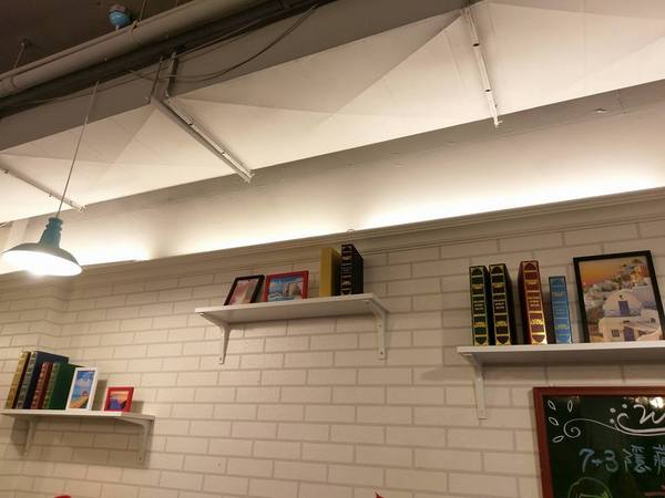 Love73House：Love73House-精誠路上新開幕的早午餐店  有美麗的店長替我們服務  餐點簡單份量很夠單價又低  還有超美味的乳酪蛋糕必吃  喜歡拍照的人也有一個小天地