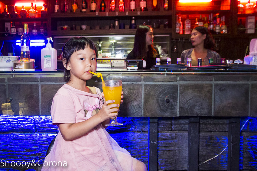【雲林住宿】斗六火車站住宿推薦／緻麗伯爵酒店～入住親子房輕鬆度假，頂樓露天酒吧賞夜景私房景點