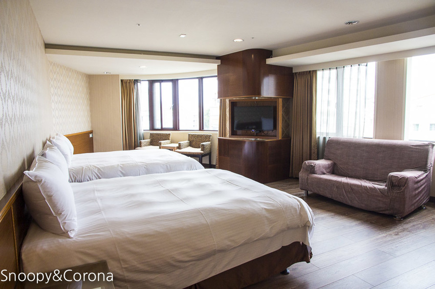 【雲林住宿】斗六火車站住宿推薦／緻麗伯爵酒店～入住親子房輕鬆度假，頂樓露天酒吧賞夜景私房景點