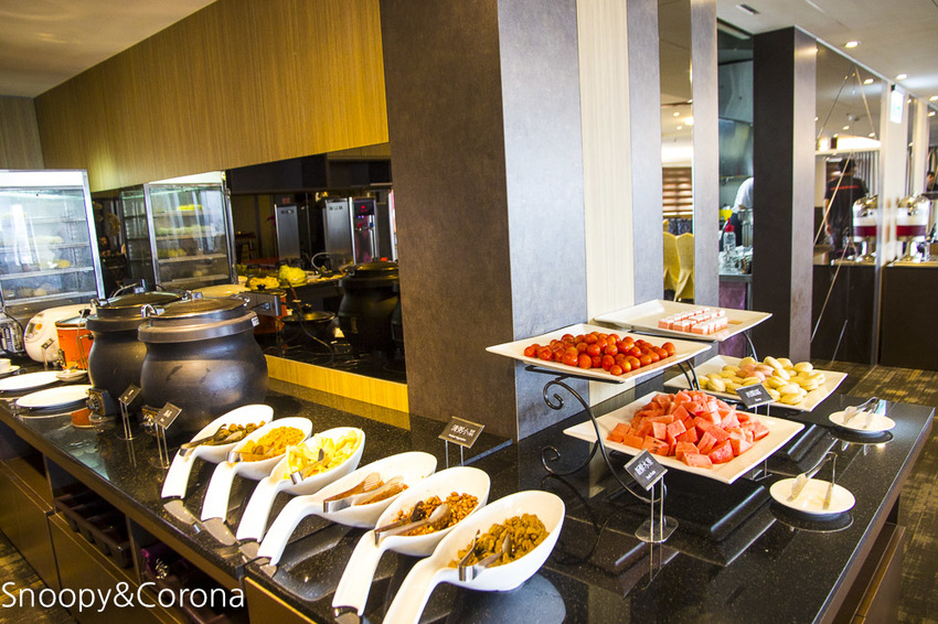 【雲林住宿】斗六火車站住宿推薦／緻麗伯爵酒店～入住親子房輕鬆度假，頂樓露天酒吧賞夜景私房景點