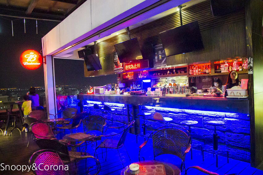 【雲林住宿】斗六火車站住宿推薦／緻麗伯爵酒店～入住親子房輕鬆度假，頂樓露天酒吧賞夜景私房景點