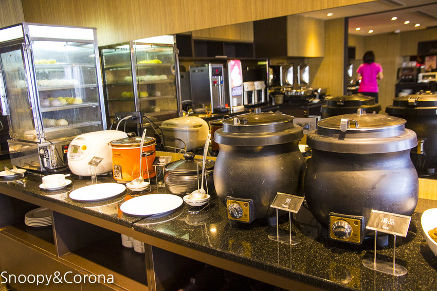 【雲林住宿】斗六火車站住宿推薦／緻麗伯爵酒店～入住親子房輕鬆度假，頂樓露天酒吧賞夜景私房景點