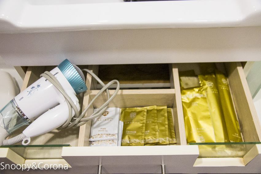 【雲林住宿】斗六火車站住宿推薦／緻麗伯爵酒店～入住親子房輕鬆度假，頂樓露天酒吧賞夜景私房景點