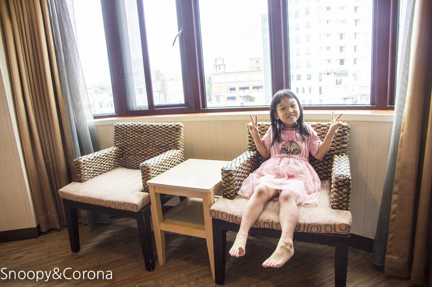 【雲林住宿】斗六火車站住宿推薦／緻麗伯爵酒店～入住親子房輕鬆度假，頂樓露天酒吧賞夜景私房景點