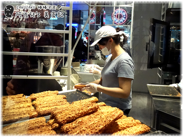 ∥台北信義∥ZAKUZAKU 棒棒泡芙(體驗團).來自日本的超人氣棒棒泡芙,在台灣也能吃到日式風味*台北101/世貿