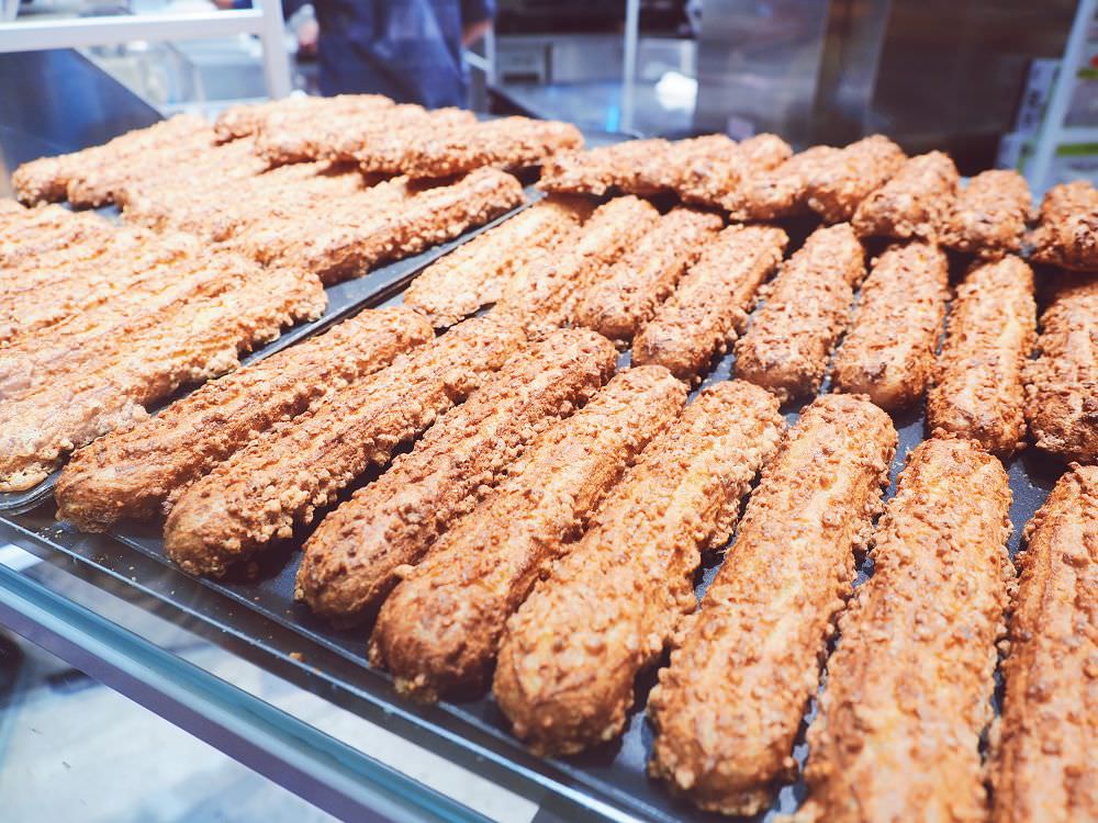 信義甜點．棒棒泡芙Zakuzaku｜東京人氣散步甜食~香濃脆口/捷運市政府站新光三越A11館 - Nini的豬飽盒