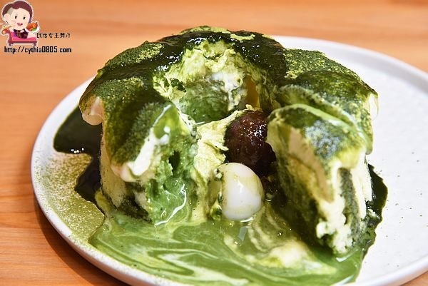 桃園區美食-長腿實驗室-抹茶融岩蛋糕太誘人,IG超熱門打卡點再度塞爆 @民宿女王芽月-美食.旅遊.全台趴趴走