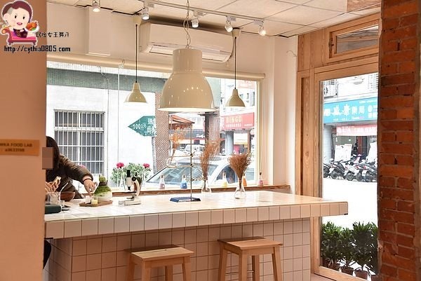 桃園區美食-長腿實驗室-抹茶融岩蛋糕太誘人,IG超熱門打卡點再度塞爆 @民宿女王芽月-美食.旅遊.全台趴趴走