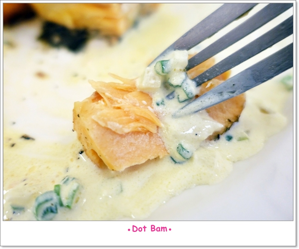 雨菓西餐 主餐 香煎鮭魚佐奶油醬汁 4.JPG