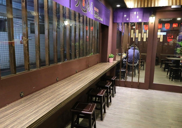 九湯屋日本拉麵(泰山明志店)：【新北市食記】九湯屋日本拉麵-泰山店~營造日式的懷舊風格/入味的糖心蛋和薄薄的叉燒肉好吸引人