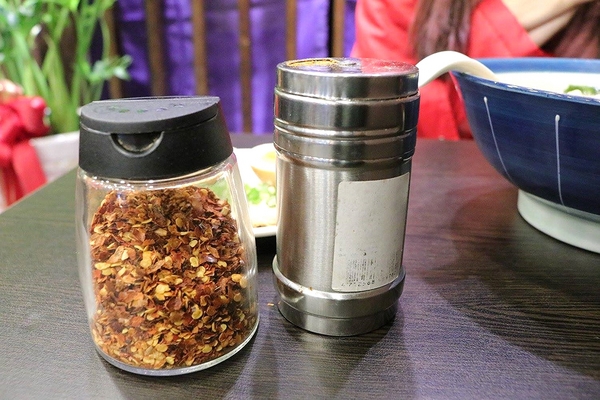 九湯屋日本拉麵(泰山明志店)：【新北市食記】九湯屋日本拉麵-泰山店~營造日式的懷舊風格/入味的糖心蛋和薄薄的叉燒肉好吸引人