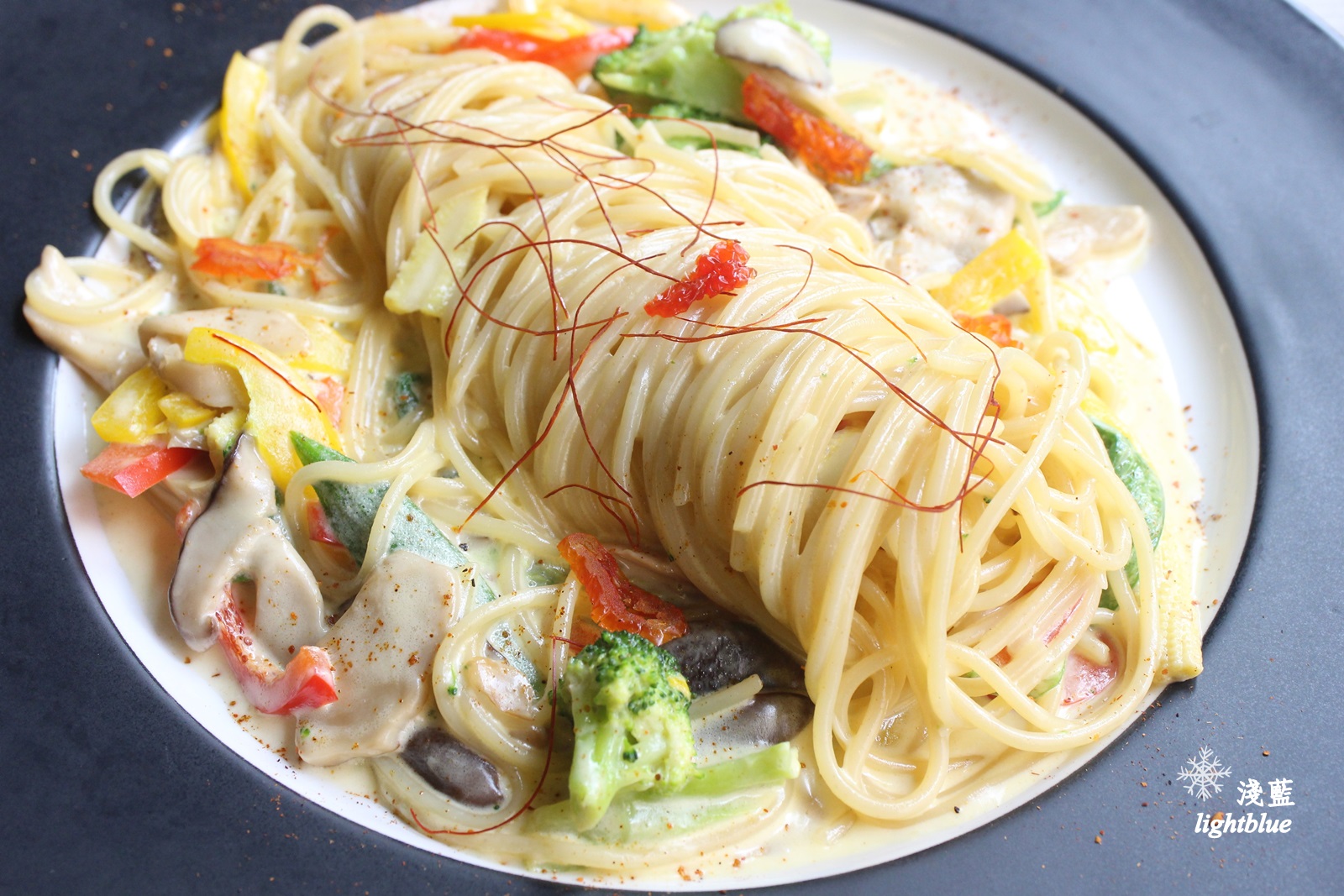 桃園龜山美食：淺藍 × 37cafe～幽靜巷弄的高cp值義大利麵燉飯，還有六種口味手作乳酪球