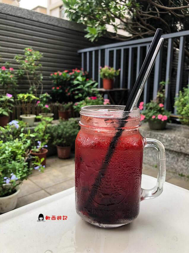 桃園龜山美食》37 Cafe●隱身巷弄內挑高透明玻璃屋咖啡廳 桃園市民/當月壽星9折優惠 招牌綜合乳酪球 桃園美食/桃園餐廳 - 軟西，遊記