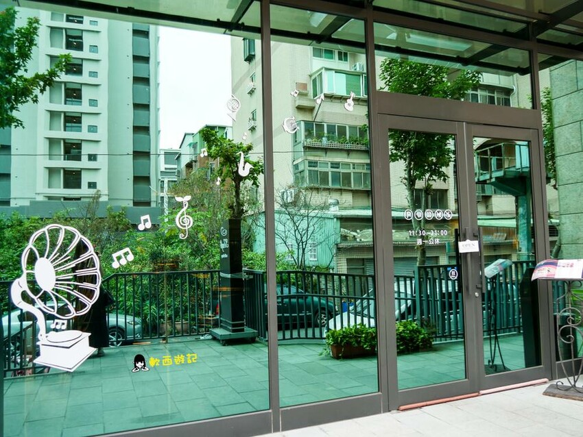 桃園龜山美食》37 Cafe●隱身巷弄內挑高透明玻璃屋咖啡廳 桃園市民/當月壽星9折優惠 招牌綜合乳酪球 桃園美食/桃園餐廳 - 軟西，遊記