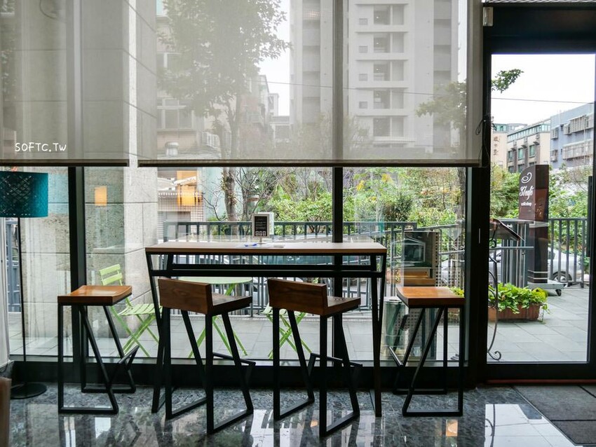 桃園龜山美食》37 Cafe●隱身巷弄內挑高透明玻璃屋咖啡廳 桃園市民/當月壽星9折優惠 招牌綜合乳酪球 桃園美食/桃園餐廳 - 軟西，遊記