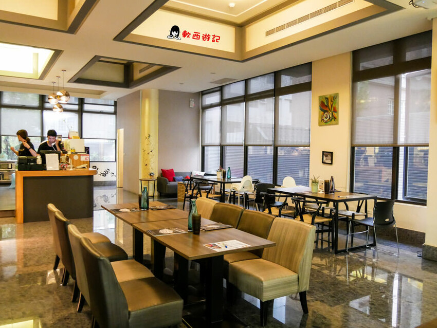 桃園龜山美食》37 Cafe●隱身巷弄內挑高透明玻璃屋咖啡廳 桃園市民/當月壽星9折優惠 招牌綜合乳酪球 桃園美食/桃園餐廳 - 軟西，遊記