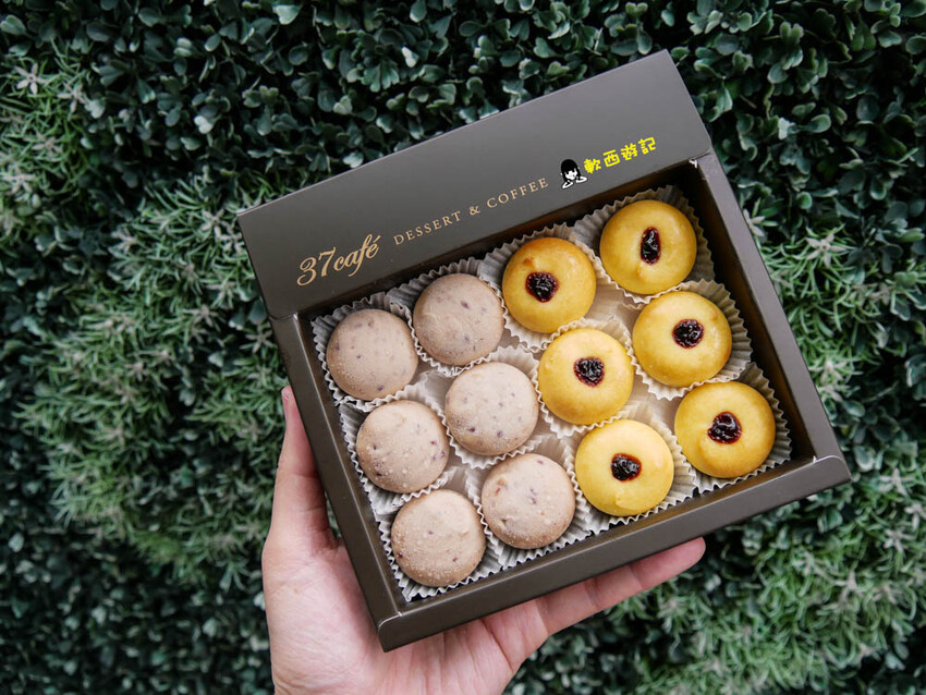 桃園龜山美食》37 Cafe●隱身巷弄內挑高透明玻璃屋咖啡廳 桃園市民/當月壽星9折優惠 招牌綜合乳酪球 桃園美食/桃園餐廳 - 軟西，遊記