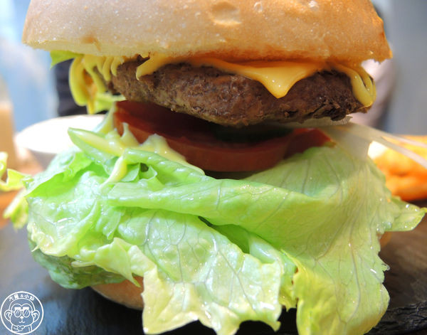 林斯漢堡美式餐廳 Lin's Burger：呷飽祙【新北板橋･林斯漢堡 Lin’s Burger】近捷運府中站漢堡專賣店