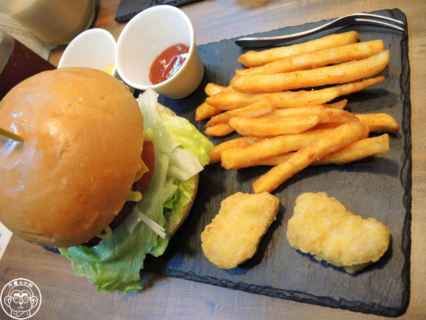 林斯漢堡美式餐廳 Lin's Burger：呷飽祙【新北板橋･林斯漢堡 Lin’s Burger】近捷運府中站漢堡專賣店