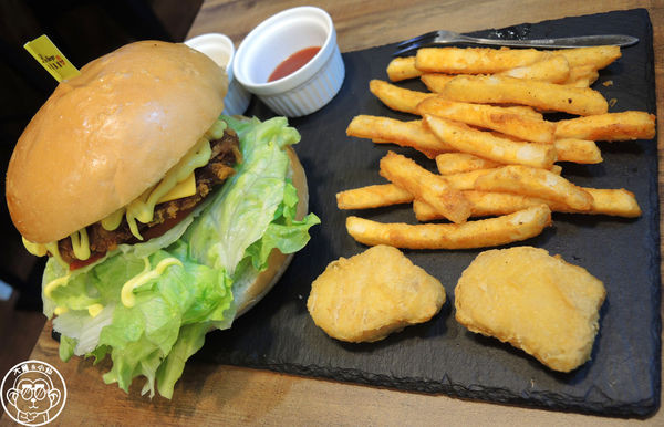 林斯漢堡美式餐廳 Lin's Burger：呷飽祙【新北板橋･林斯漢堡 Lin’s Burger】近捷運府中站漢堡專賣店