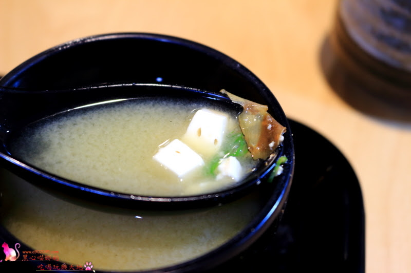 高雄前鎮區︱醞 燒肉丼飯屋　打卡送飲料！簡約和風丼飯，這樣吃超滿足！