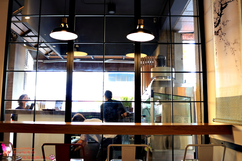 高雄前鎮區︱醞 燒肉丼飯屋　打卡送飲料！簡約和風丼飯，這樣吃超滿足！