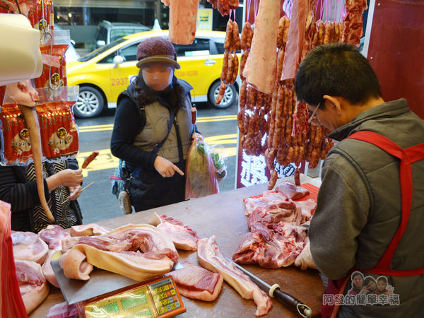 陳記紅牌黑豬肉香腸07-乾淨的肉攤