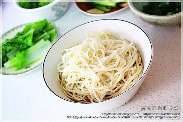 麵條先生:【宅配】麵條先生乾拌麵《臺南關廟麵。純手工。太陽烤的麵》 麵條先生:【宅配】麵條先生乾拌麵《臺南關廟麵。純手工。太陽烤的麵》