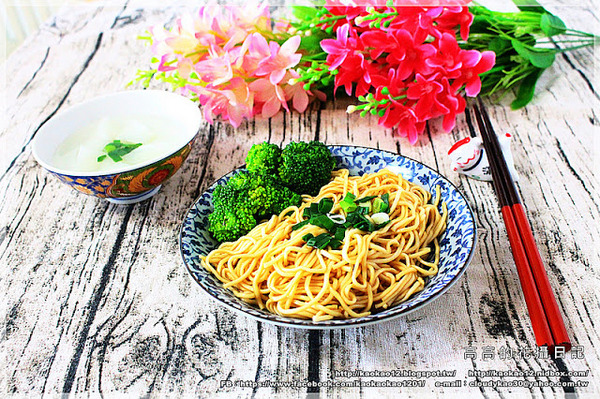 麵條先生:【宅配】麵條先生乾拌麵《臺南關廟麵。純手工。太陽烤的麵》 麵條先生:【宅配】麵條先生乾拌麵《臺南關廟麵。純手工。太陽烤的麵》