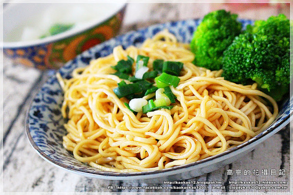 麵條先生:【宅配】麵條先生乾拌麵《臺南關廟麵。純手工。太陽烤的麵》 麵條先生:【宅配】麵條先生乾拌麵《臺南關廟麵。純手工。太陽烤的麵》