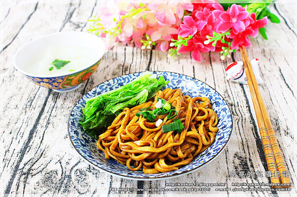 麵條先生:【宅配】麵條先生乾拌麵《臺南關廟麵。純手工。太陽烤的麵》 麵條先生:【宅配】麵條先生乾拌麵《臺南關廟麵。純手工。太陽烤的麵》