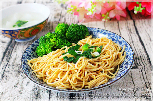 麵條先生:【宅配】麵條先生乾拌麵《臺南關廟麵。純手工。太陽烤的麵》 麵條先生:【宅配】麵條先生乾拌麵《臺南關廟麵。純手工。太陽烤的麵》