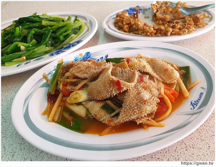 台中少見的全牛料理,路邊一攤生意超好,一早就能吃牛肉麵!