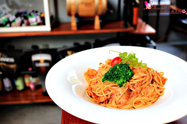 高雄前金區︱麋鹿背包飛鏢/餐酒館 高雄唯一下午兩點營業,可以親子同樂的餐酒館,閨密聚會新去處!