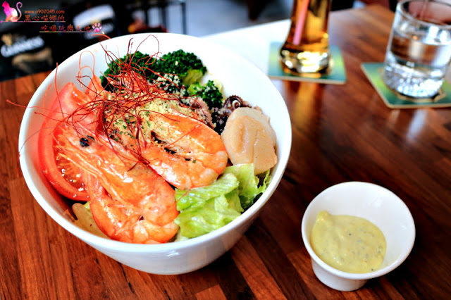 高雄前金區︱麋鹿背包飛鏢/餐酒館 高雄唯一下午兩點營業,可以親子同樂的餐酒館,閨密聚會新去處!