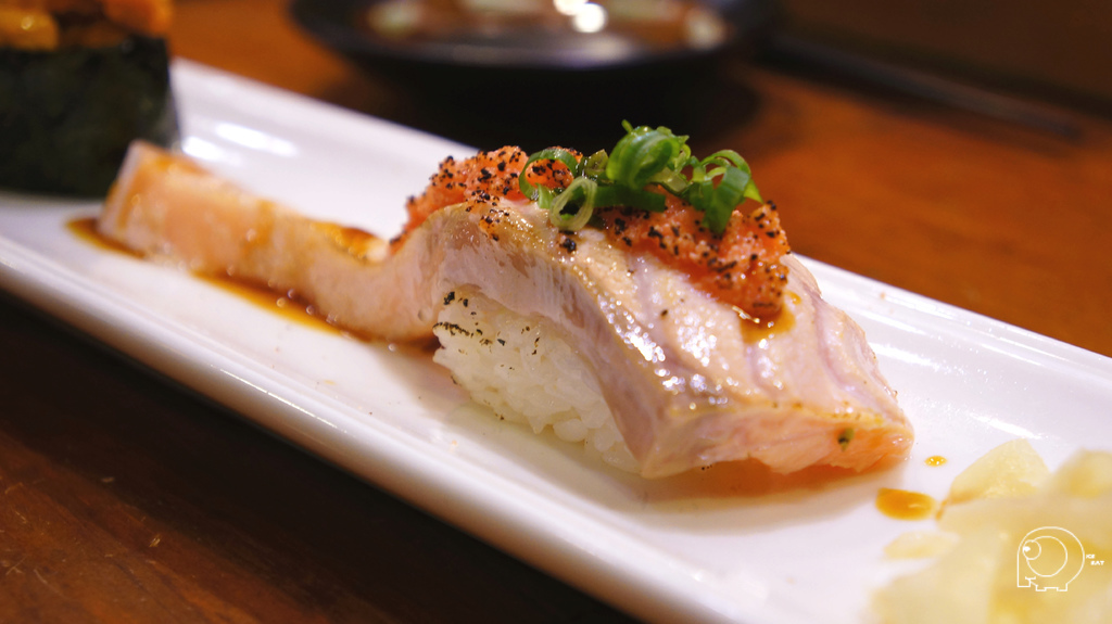 炙燒鮭魚肚握壽司 炙燒鮭魚肚握壽司